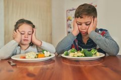 引导幼儿克服挑食（教师